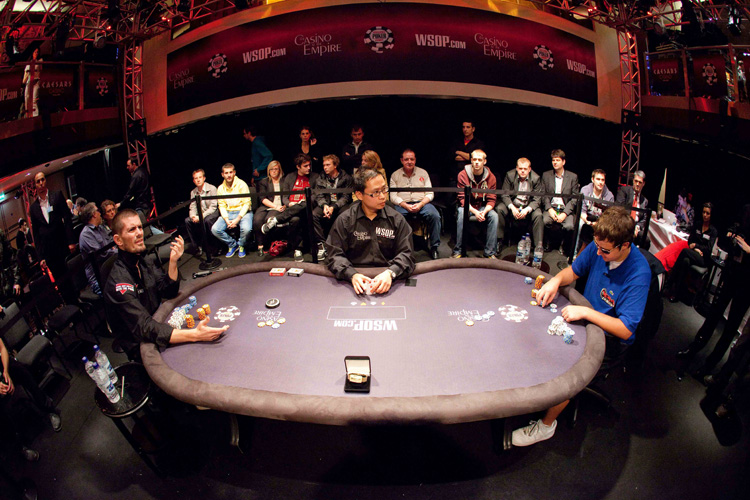 What Features Should You Look for in a Poker Table Top